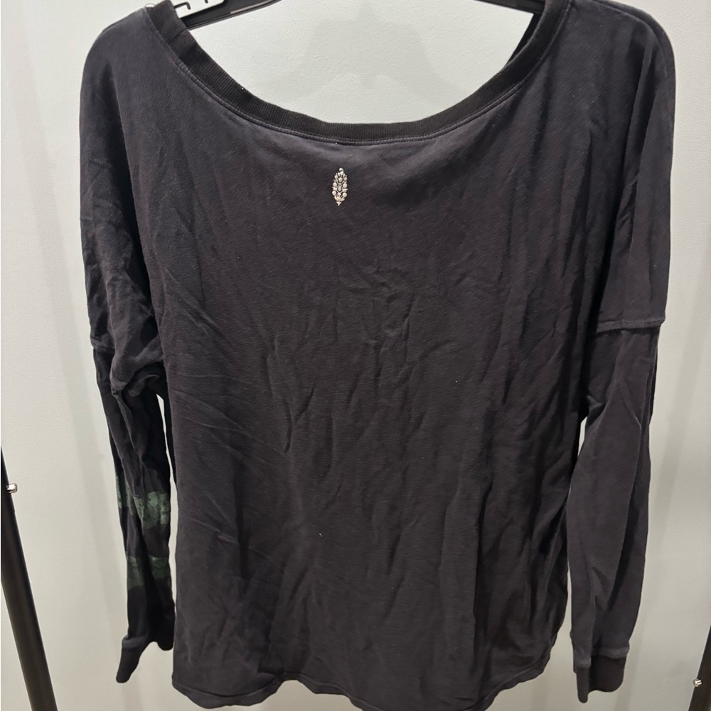 Free People movement off the shoulder star tee. Size Large